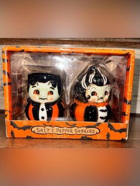 😘 Johanna Parker Halloween Ceramic Salt and Pepper Shakers Set Pumpkin Witch